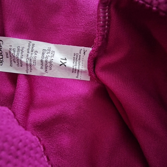 One piece - Picture 2 of 5